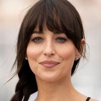 "C'est la plus belle actrice", "Sublime" : Dakota Johnson ose un look "sidérant" sur le tapis rouge aux côtés d'un sex symbol sulfureux