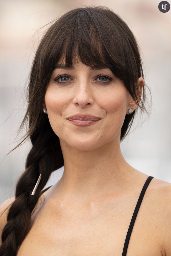 "C'est la plus belle actrice", "Sublime" : Dakota Johnson ose un look "sidérant" sur le tapis rouge aux côtés d'un sex symbol sulfureux