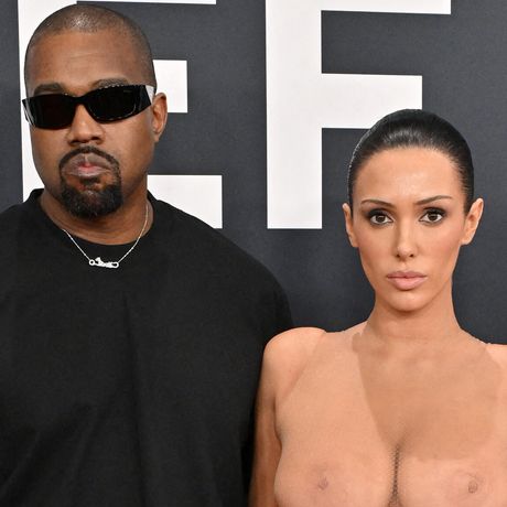 "Nue en public, partout" : en tenue d'Eve, Bianca Censori s'exprime enfin sur ses tenues sulfureuses et son couple "hyper toxique" avec Kanye West