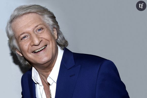 "Je m'en fiche, c'est un fait divers"

Sur la vidéo, identifiée par Médiapart, on l'aperçoit en train de recevoir une fellation d'une femme sur scène, sans que l'on puisse distinguer qu'il s'agisse d'un acte réel ou mimé. Le tout devant 2.000 personnes, y compris des mineurs. La présidente, qui confirme que cette annulation "n'est même pas encore officielle", indique que cela n'a rien à voir avec cette affaire, invoquant "des raisons techniques et logistiques". 

"Bien sûr que non ce n'est pas lié, je m'en fiche, c'est un fait divers", précise Chantal Martino, la présidente et organisatrice du Festival, auprès de BFMTV. "On ferait mieux de parler plutôt de mon festival qui a quand même 50 ans dans la région PACA, il n'y en a pas deux. C'est l'un des plus anciens festivals de France", insiste-t-elle. Les spectateurs qui souhaitaient assister au show de Patrick Sébastien seront remboursés.