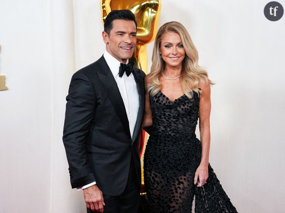 Les confidences de Kelly Ripa sur sa vie intime

"Certainement pas du matin", a répondu cette dernière. "Ne respirez pas sur moi le matin". Toutefois, Kelly Ripa a fait remarquer que "les hommes sont du matin". L'actrice a confié que son mari, avec qui elle est en couple depuis 26 ans, ne veut avoir des relations sexuelles "que le matin", ce qu'elle trouve "dégoûtant". "Il n'apprendra jamais", a-t-elle ajouté en plaisantant. "C'est un homme." Des révélations intimes qui n'ont pas vraiment plu aux internautes. "On ne veut pas le savoir", "Tout le monde se fout de leur vie sexuelle", "Les célébrités devraient apprendre à garder leur vie personnelles pour elles", peut-on lire.