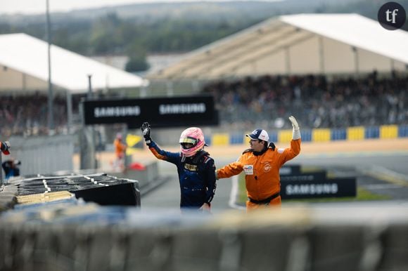 "Je ne cherche pas de revanche. Je cherche simplement la même humanité. Ce n'est pas l'invitation que j'attendais. On adore afficher les femmes tant qu'elles ne prennent pas trop de place. Tant qu'elles ne dérangent pas l'image parfaite. Tant qu'elles ne deviennent pas "trop". Alors voilà : je n'ai pas été honorée. Mais aujourd'hui, je me rends justice. Et j'espère, à travers mes mots, en rendre aussi ‹ un peu à celles et ceux qui, malgré eux un jour, ont été réduits au silence, à une case à cocher ou à un rôle décoratif. "