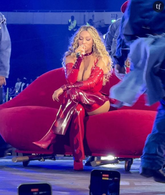 "Manque juste leur ami P Diddy" : Beyoncé invite Jay Z à son concert parisien, et la Toile s'enflamme