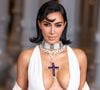 Le photoshoot sexy de Kim Kardashian avec un robot crée le malaise sur les réseaux sociaux