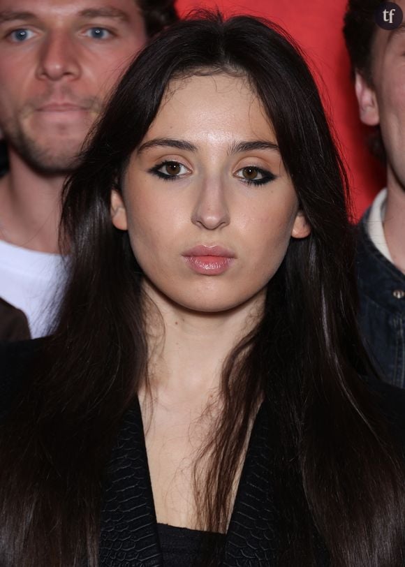 C'est en tout cas ce que laisse entendre sa mère, qui l'interpelle d'une façon très virulente au téléphone, dans un extrait révélé en bas de cet article : "Dès que je te vois à la télé, c'est toujours des pâtes, toujours du pain".