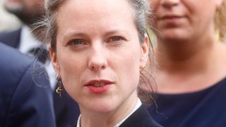 Bravo les lesbiennes : Lucie Castets fait rayonner la visibilité lesbienne en Une de Têtu