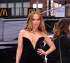 A 55 ans, J-Lo a de nouveau enflammé la Toile et les tabloïds en apparaissant, triomphale, au Grand Prix de Formule 1 STC d'Arabie Saoudite. En compagnie de Lewis Hamilton, la superstar latina a enrichi sa vaste garde robe d'une nouvelle tenue : une combinaison de cuir à la Trinity (dans Matrix) à ce détail près... Qu'elle est entièrement rose, façon Barbie.


Pictured: Jennifer Lopez