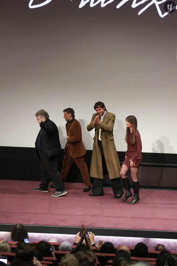 Mia Goth est déjà une légende imminente du cinéma d'épouvante. Arborant ses expressions inénarrables, un jeu très vénéneux, psychologique, mais aussi, de fait, graphique, un acting où son visage compte énormément pour faire passer un trouble, un dérangement, Mia Goth a fait de son apparence et de son corps une part puissante de son art.