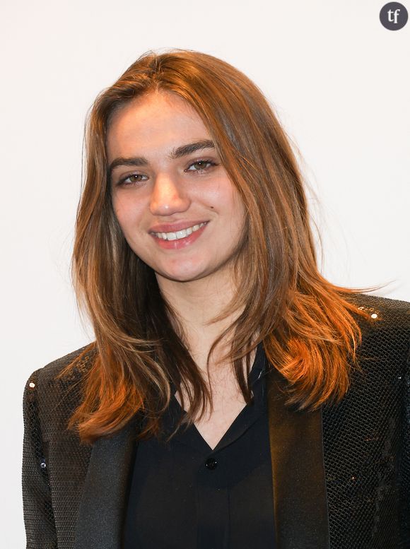 Selon le rapport de Face à l'inceste x IPSOS, 7,4 millions de personnes déclarent avoir été victimes d'inceste. 65 % de femmes et 35 % d'hommes. La réalisatrice s'est livrée dans l'émission Beau Geste sur l'importance d'aborder ce sujet. Si ce n'est, l'urgence de le faire...