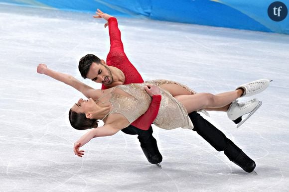 Face à ces accusations, le patineur dénonce des « propos diffamatoires » et a annoncé « confier le dossier à (ses) avocats ».