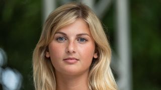 "Ce n'est pas moi qui veut voiler les femmes" : cette youtubeuse d'extrême droite a du mal à expliquer la différence entre elle et une "intégriste religieuse"