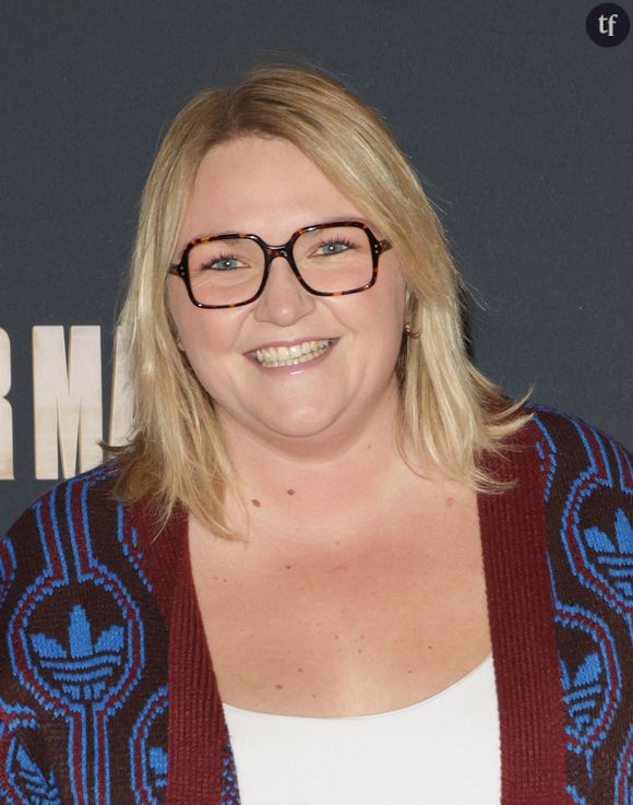 Cette assertion qui sent vraiment le vécu semble cristalliser bien des pressions faites aux femmes. On entre dans l'optique du paraître, de la séduction, de l'apparence, comme manières de contrer une réalité : la grossophobie, autrement dit la stigmatisation des personnes grosses, les insultes qu'elles suscitent, les diverses discriminations, au sein de l'espace public, des lieux, des transports, dont elles font l'objet.