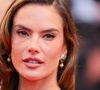 "Elle est enceinte ?", "elle est vieille" : à 44 ans, Alessandra Ambrosio s'affiche en bikini et se fait bodyshamer