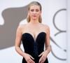 "C'est un manque d'empathie à mon sens. Tu ne peux pas savoir ce que les gens ressentent, que les plus belles personnes au monde éprouvent en vérité un profond mal-être", poursuit Lili Reinhart d'une manière très introspective.