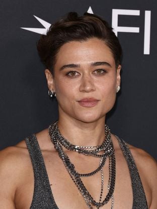 "Trop sexy" : cette star lesbienne de Marvel se dévoile en naked dress