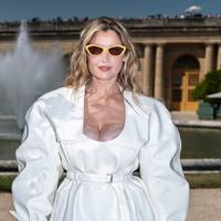 "C'est une génération si forte, lucide et éveillée": Laetitia Casta, plus glamour que jamais à 47 ans, se confie sur sa fille, également mannequin