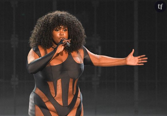 "Tiens voilà du boudin", "La foire aux jambonneaux" : ces deux chanteuses iconiques victimes de grossophobie en plein concert, un sexisme nauséeux en ligne