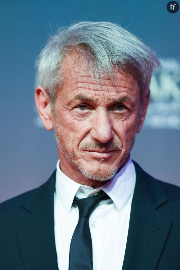 29 ans séparent Sean Penn d'Emma Stone dans Gangster Squad, et la superstar américaine semble fier de ce chiffre qu'il assume tout autant dans la "vraie vie". L'Actor's Studio va un peu trop loin là, Sean.