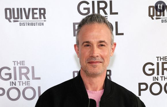 La productrice Gibgot a commenté la publication de l'actrice pour se réjouir de l'annonce. « J'ai tellement hâte », a-t-elle écrit. « Pareil !!! », a répondu Cook à son commentaire. « Et pour le dire publiquement : tout ça, c'est l'idée de Jen !! ». La productrice a également annoncé la nouvelle en storie Instagram : « Je suis tellement excitée de retrouver ces deux-là et de faire un film de Noël qui fait du bien ».