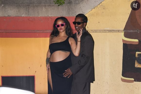Cannes, FRANCE  - Pregnant Rihanna and A$AP Rocky strike a pose under a bridge on the Croisette after enjoying a romantic dinner in Cannes, France.



Pictured: Rihanna, A$AP Rocky