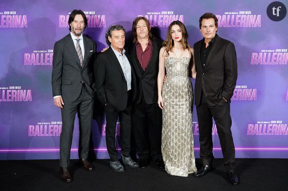 “C’est sa mère”, “non c’est juste une vraie femme” : Keanu Reeves heureux en couple, sa compagne divise violemment les fans