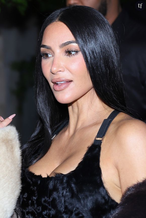 Cette fleurette érigée en gros gossip, ne le cachons pas davantage, a un nom : Jacob Elordi.
Oui oui, la révélation d'Euphoria, aux côtés de Zendaya, Sydney Sweeney, Hunter Schafer et tant d'autres. En couple avec Kim Kardashian, donc, réellement ? La polémique culmine...