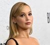 Jennifer Lawrence produit Bread and roses, documentaire qui suit trois femmes en quête de liberté dans un pays meurtri par les pleins pouvoirs des talibans.