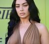 La popstar Charli XCX cristallise les pires remarques après avoir dévoilé ses seins lors d'un tapis rouge signé Variety - le photocall du brunch annuel organisé par le magazine.