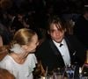 Enfant de stars, le fils de 22 ans de Vanessa Paradis et Johnny Depp (qui ont été ensemble entre 1998 et 2012) tient à mener une vie loin des projecteurs. Ses apparitions se font donc rares. C'est sans compter les paparazzis, qui l'ont photographié en balade à Paris le 3 janvier.