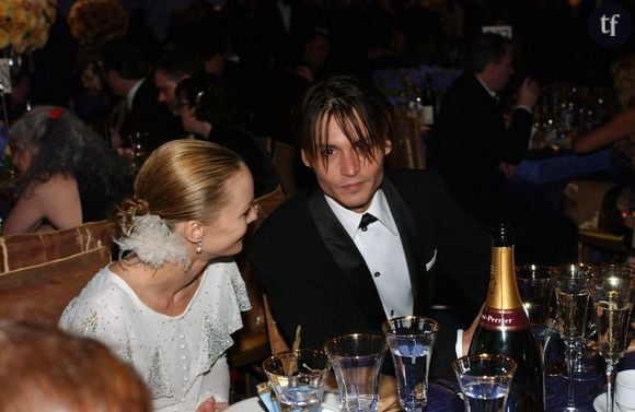 Enfant de stars, le fils de 22 ans de Vanessa Paradis et Johnny Depp (qui ont été ensemble entre 1998 et 2012) tient à mener une vie loin des projecteurs. Ses apparitions se font donc rares. C'est sans compter les paparazzis, qui l'ont photographié en balade à Paris le 3 janvier.