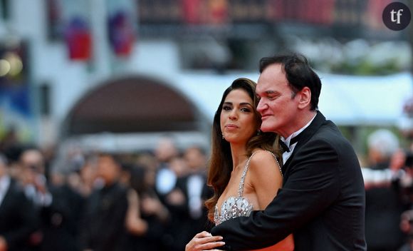 “C’est sa fille ?” Ce grand réalisateur, accusé de misogynie et de racisme, s’affiche avec sa femme de 22 ans de moins que lui… Et se fait allumer