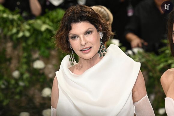 Le Supermodel n'a pas totalement renoncé à la médecine esthétique. Elle continue d’avoir recours à des injections de Botox tout en précisant avoir fait dissoudre ses injections d’acide hyaluronique, car elle "ne se reconnaissait plus", dit-elle. Après avoir traversé de nombreuses épreuves, elle se reconstruit doucement et aborde désormais le vieillissement avec un regard plus apaisé. "Je me fiche de la manière dont je vieillis. Je veux juste vieillir. Il n’est pas nécessaire que ce soit avec grâce. Je ne veux vraiment, vraiment, vraiment pas mourir." Et d'ajouter : "J’ai encore tellement de choses à accomplir. Je commence enfin à me sentir bien avec moi-même, avec tout ce qui m’entoure… et maintenant, j’ai envie d’en profiter."