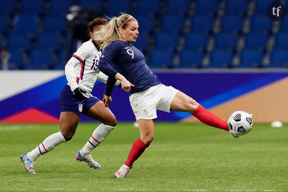 Celle qui porte le numéro 9 au sein du club de l'Olympique Lyonnais a été sélectionnée plus de 170 fois en équipe de France, et a inscrit 86 buts sous le maillot tricolore