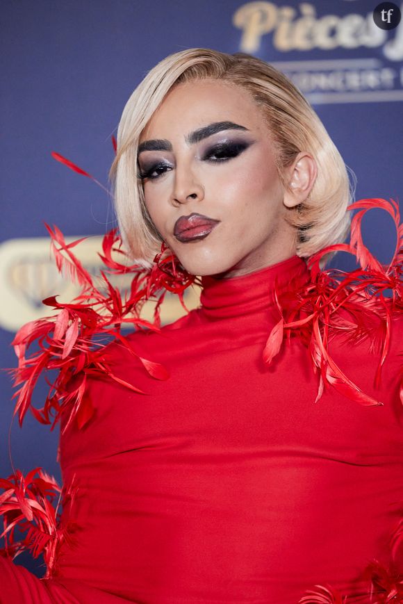 L'espace d'une longue interview, l'idole des jeunes LGBTQ Bilal Hassani, icône queer et ex voix de l'Eurovision, est revenue sur la hate qu'il engendre en ligne. Avec éloquence.