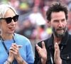 “C’est sa mère”, “non c’est juste une vraie femme” : Keanu Reeves heureux en couple, sa compagne divise violemment les fans