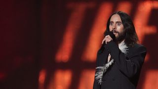 Jared Leto est accusé d'être un prédateur sexuel par 9 femmes, mais ses fans célèbrent son grand retour sur le tapis rouge