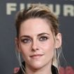 "Il faut qu'elle s'habille mieux" : le tailleur transparent de Kristen Stewart ne fait pas l'unanimité