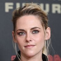 "Il faut qu'elle s'habille mieux" : le tailleur transparent de Kristen Stewart ne fait pas l'unanimité