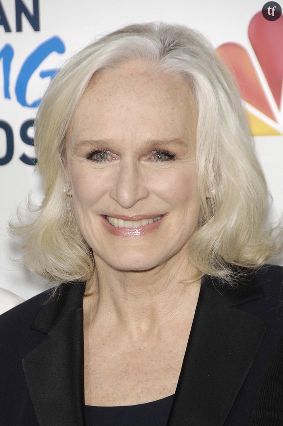 Glenn Close évoque le rôle de sa vie. A savoir ? Son rôle d'officière lesbienne dans Les galons du silence, en 1995. Un film inspiré d'une histoire vraie qui illustre la difficulté si ce n'est l'impossibilité de s'affirmer comme femme qui aime les femmes au sein de l'armée américaine. Sujet que l'on imagine volontiers encore terriblement d'actualité.