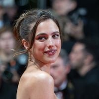 Margaret Qualley "royale" sur ces nouvelles photos glamour et iconiques