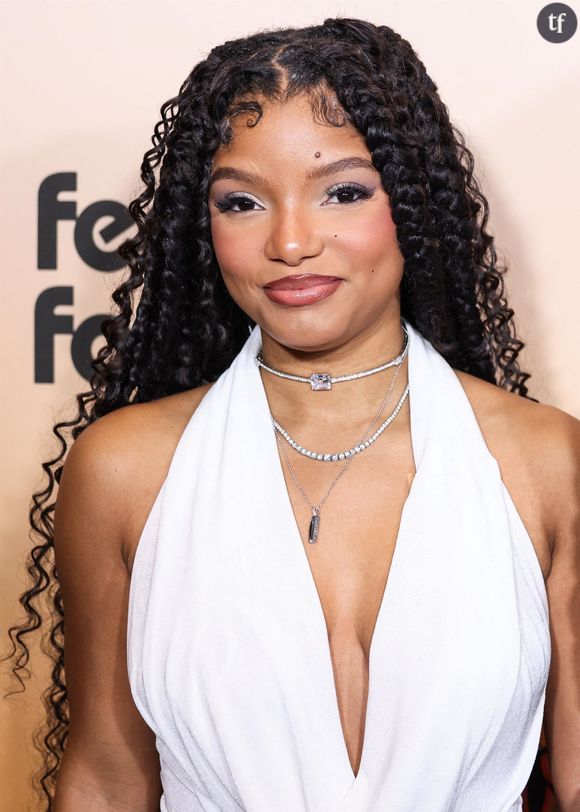 "Chaque fois qu’il veut semer la zizanie, il commence à dire du mal de moi à ses millions de fans. (…) Il prétend que je retiens notre fils et que je suis avec d‘autres hommes. En conséquence, je reçois des menaces et de la haine sur les réseaux sociaux"