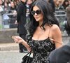 "Si sexy", "méga hot" : Kylie Jenner en décolleté XXL, elle enflamme Instagram avec ces photos lunaires