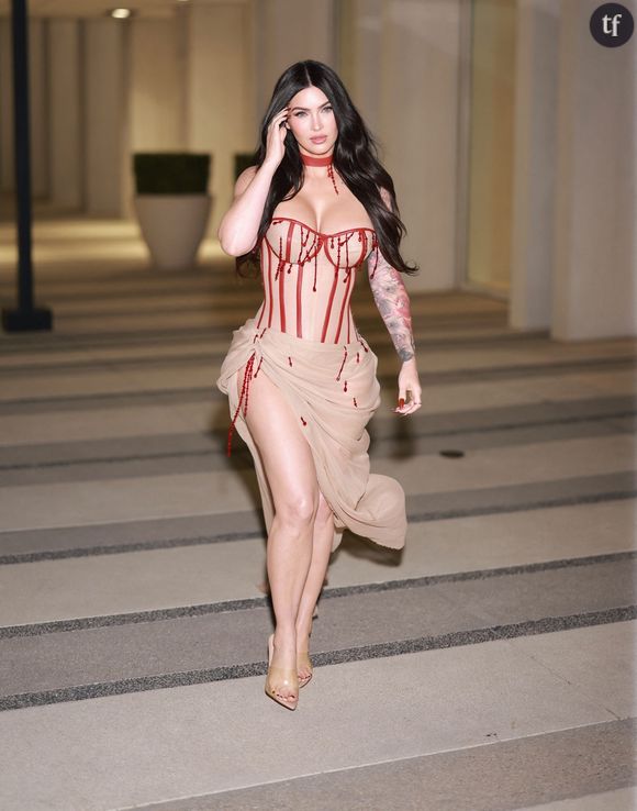 "Méconnaissable" : ce sex symbol des années 2000 ose un look "hot" pour Halloween mais les haters jugent son physique