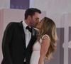 C'est 50 cent, et une flopée de fans après lui, qui diffusent l'information (fantasmée) selon laquelle Ben Affleck aurait rompu avec "J-Lo" à cause de se relation étroite avec P Diddy.