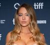 "Une pâle et vulgaire copie" : Sydney Sweeney rend hommage à Britney en portant la même robe qu'elle et agace les fans