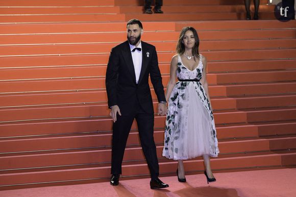 "C'est sa fille", "elle fait très jeune" : Karim Benzema officialise avec sa petite-amie sur le tapis rouge de Cannes... Et le couple se fait critiquer
