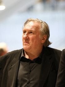 "C'est le fait d'être un gros porc qui a détruit ta carrière" : Gérard Depardieu accuse France Télévisions de l'avoir "cancel", les internautes sont scandalisés