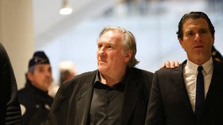 "C'est le fait d'être un gros porc qui a détruit ta carrière" : Gérard Depardieu accuse France Télévisions de l'avoir "cancel", les internautes sont scandalisés