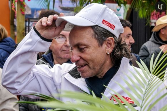 Depuis longtemps, Philippe Candeloro transforme les commentaires de patinage artistique en concours de métaphores douteuses sur le corps des sportives.