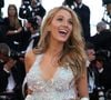 "Sur le plateau de Gossip Girl, tout le monde se prosternait à ses pieds". Quant à l'attitude en question, on avouera que les détails sont plutôt lunaires : "Blake Lively rotait et pétait en plein milieu du plateau et faisait comme si nous avions la chance de sentir ses pets".